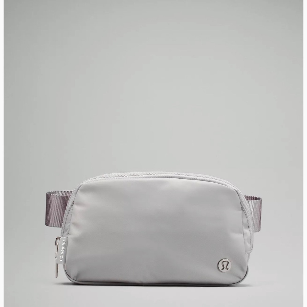 🤍One Left!🤍Lululemon Everywhere Belt Bag-Silver Drop